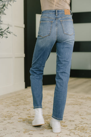 JUDY BLUE Izzie High Waist Straight Fit