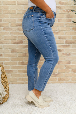 JUDY BLUE Becca Hi-Waisted Embroidered Pocket Relaxed Jeans